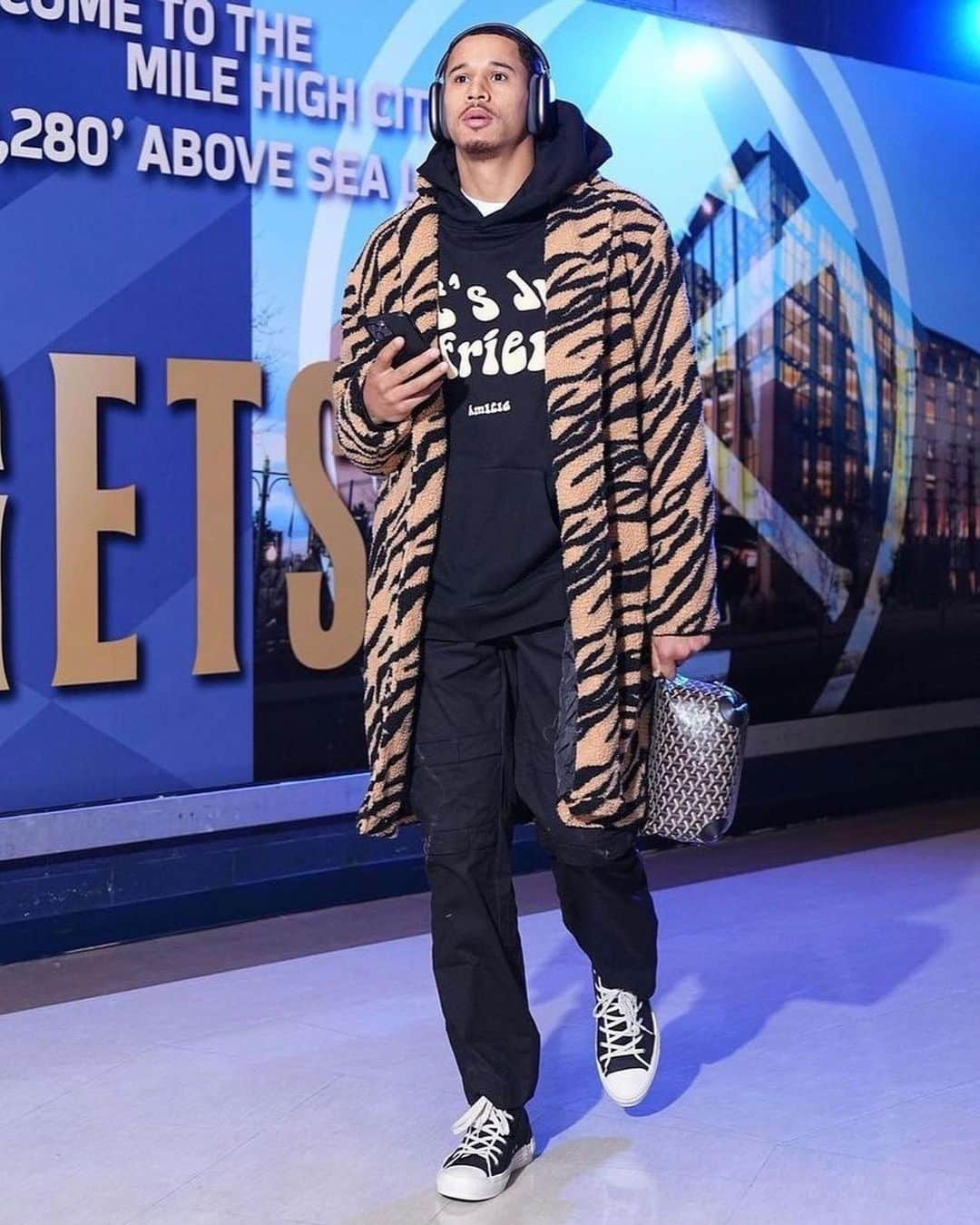 ウィーエスシーさんのインスタグラム写真 - (ウィーエスシーInstagram)「@juanonjuan10 in our Leopard Sherpa Overcoat 🔥 🏀   Spring/Summer 2023 is available now worldwide at WeSC.com 🌐 • • • • • • #wesc #wesc1999 #wearethesuperlativeconspiracy #streetwear #hypebeast #hypebeaststyle #highsnobietystyle #highsnobiety #ss23 #springsummer2023」4月21日 1時31分 - wesc1999