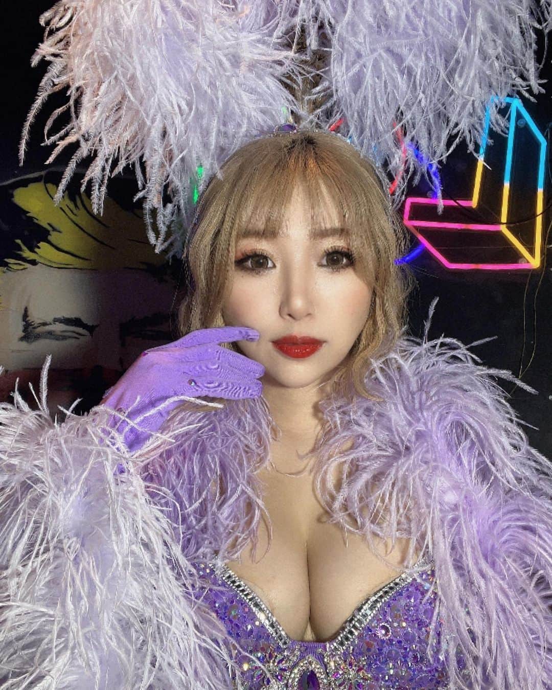 REIちぇるのインスタグラム：「新衣装かわいすぎる♡  VOGUE踊ってたの思い出してテンション上がったー♡ こんな可愛い衣装着せてもらってるんだからダンスも頑張らないと。 まず体型がひどいから、、、  体がいちばんの衣装とか何年前か言ってたのにな。  今日から新しい体重計買ったので本格的始動。」