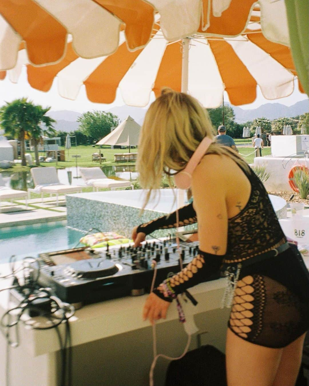 Carter Cruiseさんのインスタグラム写真 - (Carter CruiseInstagram)「had so much fun kicking off the camp @poosh party at @coachella this past weekend 🥰 more content to come but shout out @sophie_mhj for snagging these filmies of me being extra 😹 SEE YOU TONIGHT PORTLAND!!! spinning @xexoticlounge tonight, then dallas @bottledblondedtx on friday, & houston @sportingclubhtx on saturdayyyyy :)」4月21日 1時42分 - cartercruise