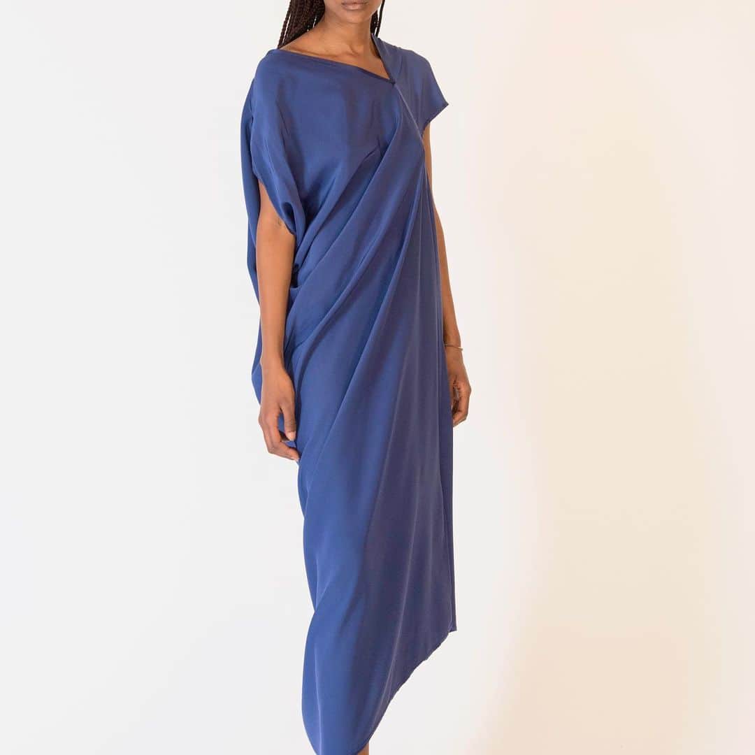 ジャンポールノットさんのインスタグラム写真 - (ジャンポールノットInstagram)「Blue   Anisha wears a blue silk back satin dress  Available at KNOTT HOUSE   #belgiumisdesign #simpledesign #madeinbrussels #madetoorder #belgiumfashion #fashion #knottforyou #knottshop #knotthouse #147ruefranzmerjay1050bxl #placebrugmann」4月20日 16時45分 - jeanpaulknott