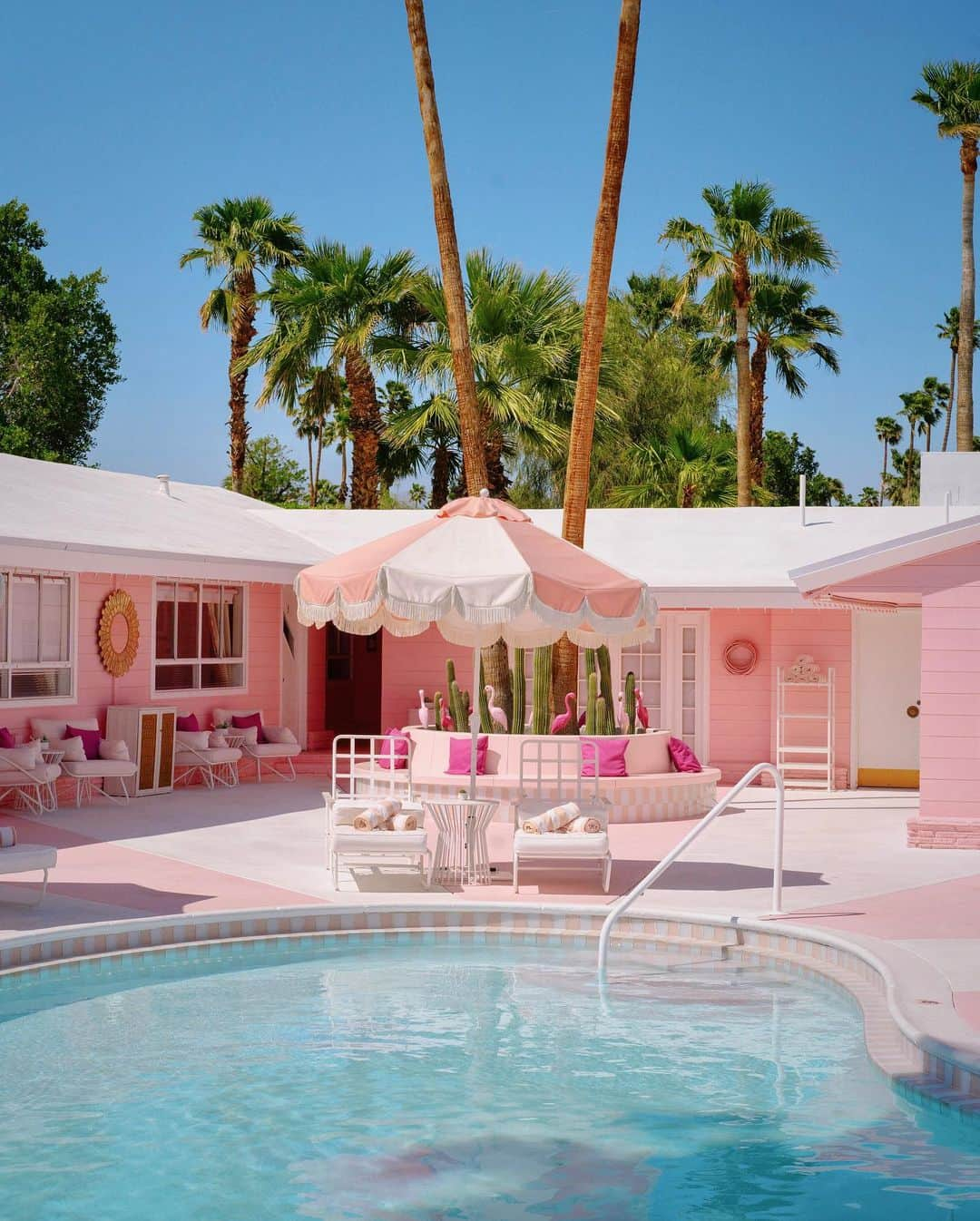 タラ・ミルクティーさんのインスタグラム写真 - (タラ・ミルクティーInstagram)「IT’S FANTASTIC ✨💞☀️💗😎 The Barbie pool house of my childhood dreams, come to life in Palm Springs @trixiemotel!! Prepare to be sick of me and this place, I can’t get enough. 💗✨💓」4月20日 16時46分 - taramilktea