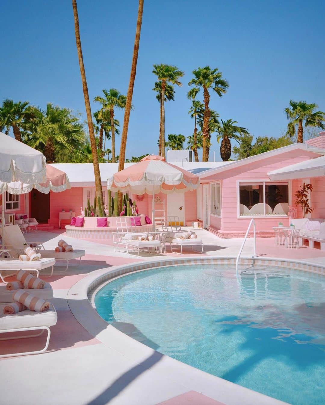 タラ・ミルクティーさんのインスタグラム写真 - (タラ・ミルクティーInstagram)「IT’S FANTASTIC ✨💞☀️💗😎 The Barbie pool house of my childhood dreams, come to life in Palm Springs @trixiemotel!! Prepare to be sick of me and this place, I can’t get enough. 💗✨💓」4月20日 16時46分 - taramilktea