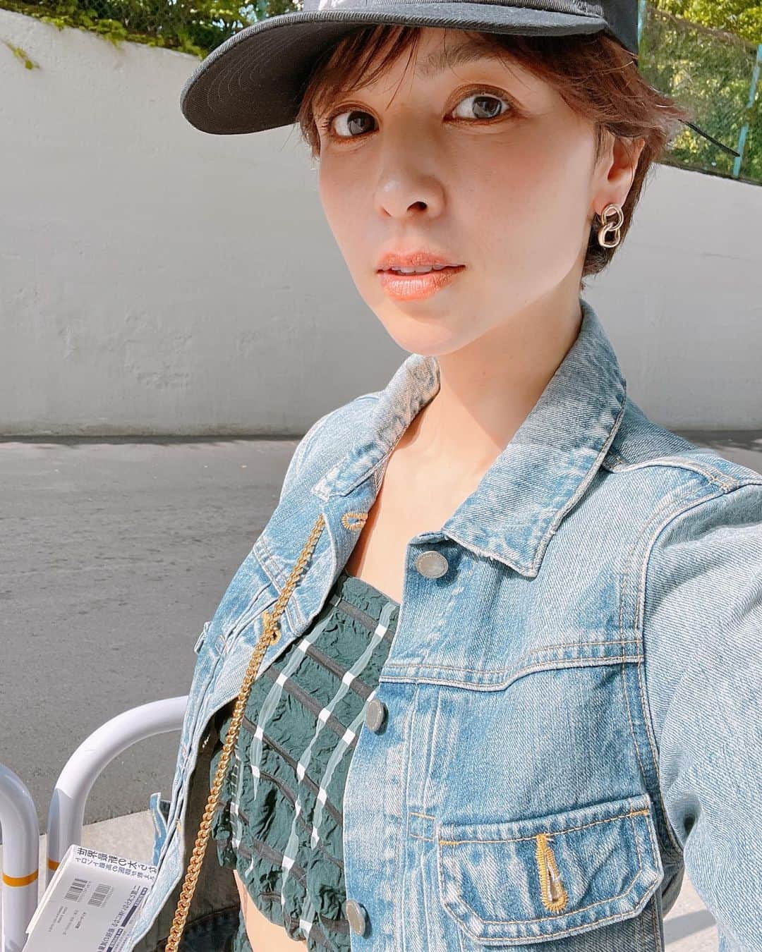 鈴木サチのインスタグラム：「. 今日は天気が良かったから @coel.officialの セットアップ😍 . 全身写真がない😂 . 今度娘っ子に撮ってもらおー😅 . . 今日はとっても楽しいお仕事でした😌✨ お疲れ様でした！ . #ママ #ママモデル #モデル #4児ママ」