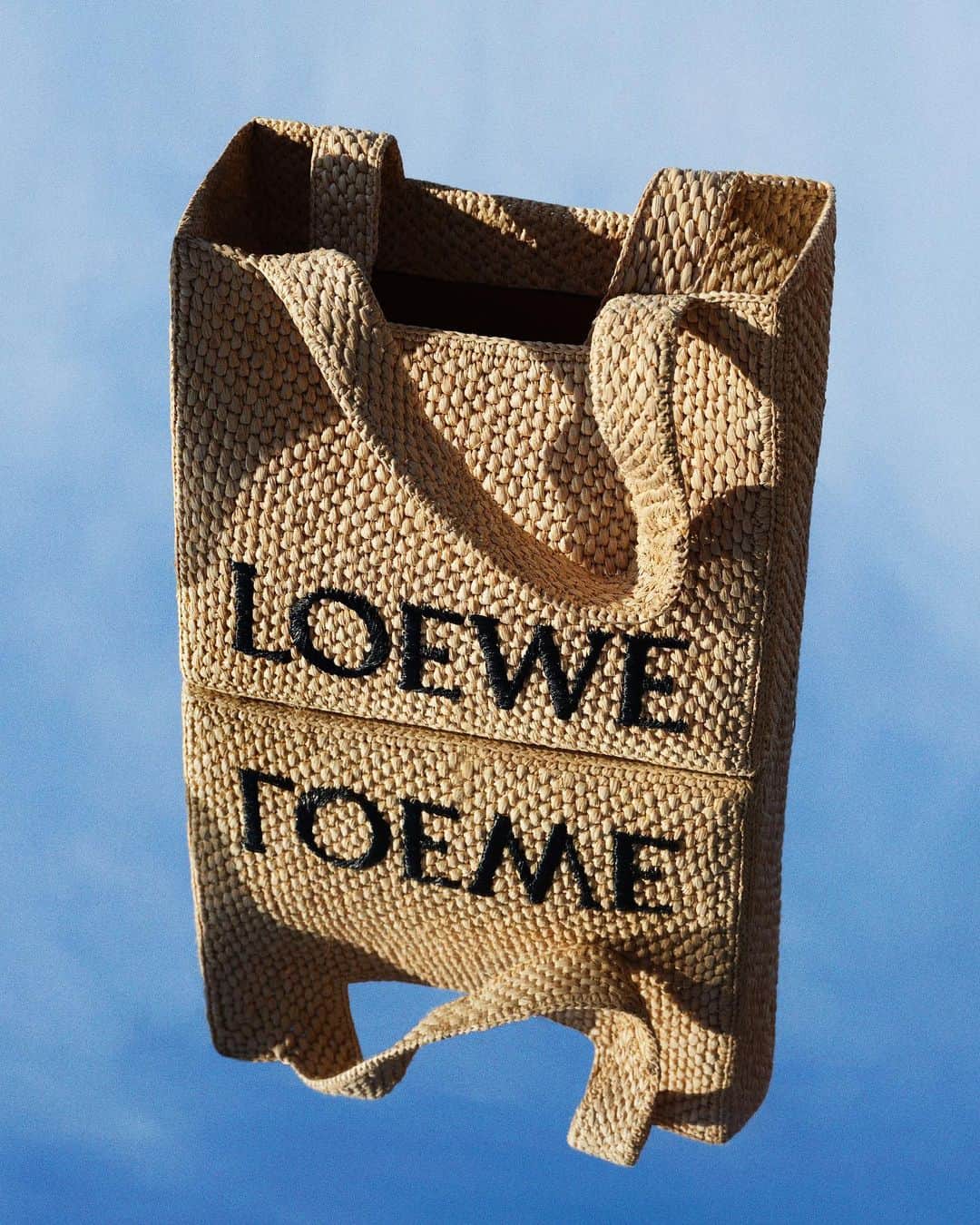 Loeweさんのインスタグラム写真 - (LoeweInstagram)「LOEWE Paula's Ibiza 2023 campaign featuring Karol G  The latest instalment of the annual summer collection is an homage to Ibiza’s unique ability to blend music and creative energies into an all encompassing laid-back lifestyle.   See the collection on loewe.com  For every Iraca basket and LOEWE Font Tote sold, LOEWE will donate 15 euros to the local communities who hand make them. The donation will help to create a university scholarship program in Colombia and build a craft training school in Madagascar.  Photography Gray Sorrenti Creative direction Jonathan Anderson Styling Benjamin Bruno Hair JAWARA Makeup Kanako Takase Nails Zaira Vega Production Holmes Production Set design Happy Massee  #LOEWE #LOEWEpaulas」4月20日 17時00分 - loewe