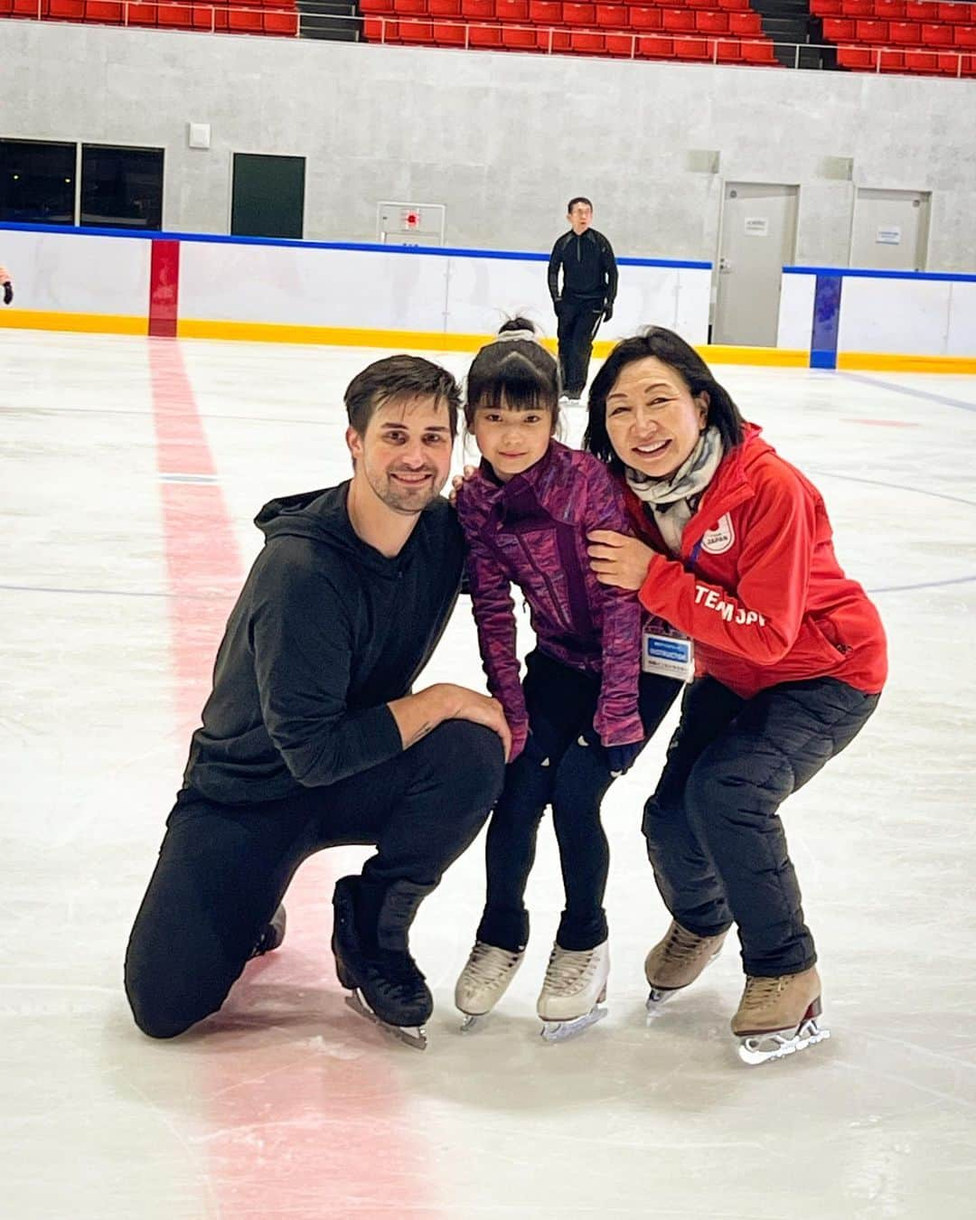 ザカリー・ダナヒューのインスタグラム：「Had a fun time w/ Risa and her new “Pink Panther” Free Skate. She worked so hard! Thank you for the privilege of working with you 🙇‍♂️ この栄誉を本当にありがとう 🙇‍♂️」