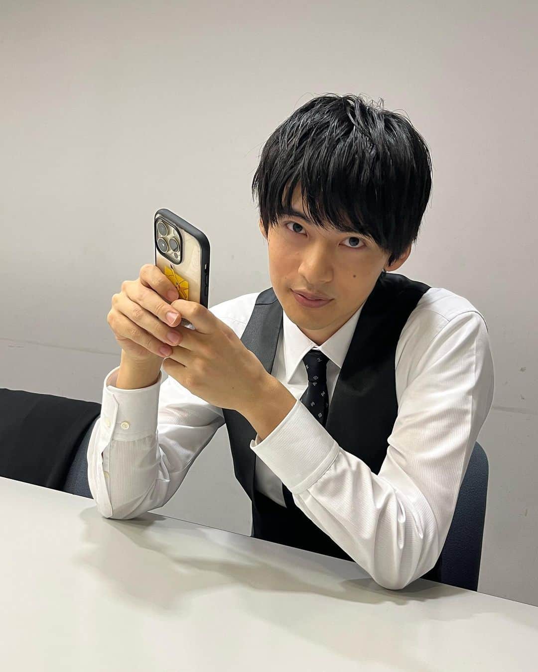平田雄也のインスタグラム：「撮影中🙌 またお伝えします☺️  #スーツ」