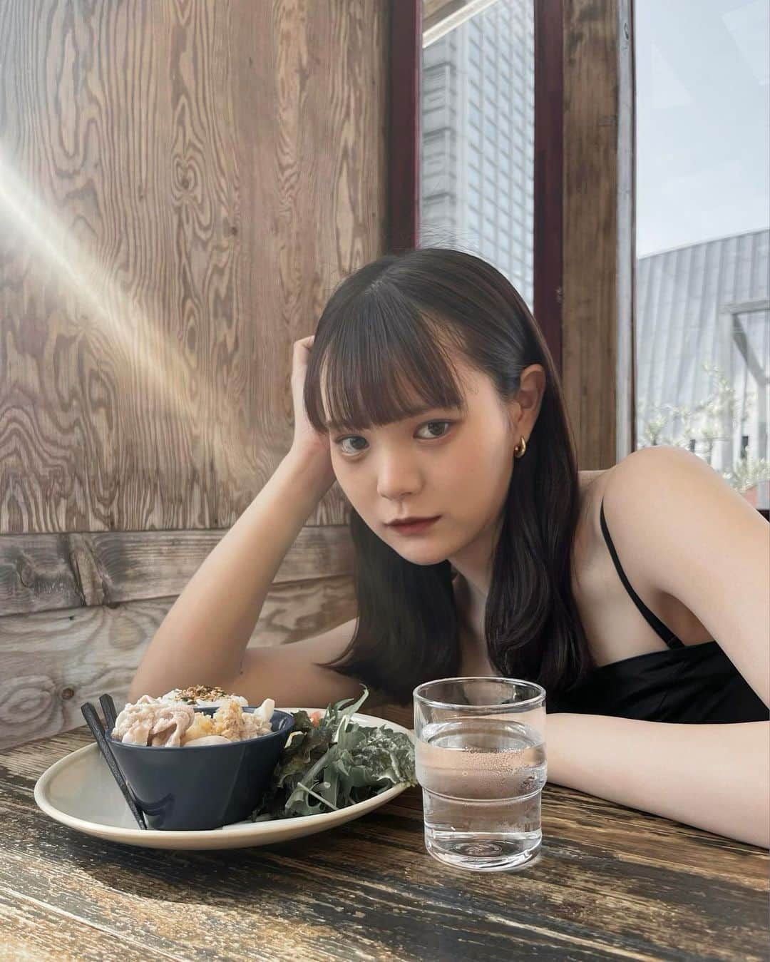 木村なつみのインスタグラム：「海の家感🐚 珍しくカラコンしてみたの！どうかな~？」