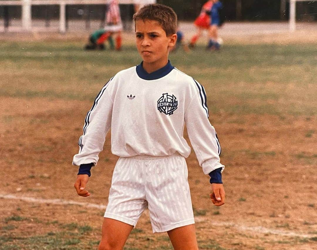 マチュー・フラミニさんのインスタグラム写真 - (マチュー・フラミニInstagram)「If someone had told this kid at age 5 he’d live his dream as a professional footballer and now be CEO of a biochemicals company I don’t think I’d believe them…  My first passion has always been football, but having seen firsthand the negative impacts we are having on our planet during my childhood, I think I always knew there was another challenge much bigger than me we needed to address…chemical pollution.🌍  Was great to sit down with @theathleticfc to talk about how I went from an energetic kid on my local Marseille youth team to CEO of GFBiochemicals — covering everything that came in-between, and everything we still have left to achieve. 💪  #ligue1 #premierleague #seriea #sustainability #football #passion」4月20日 17時17分 - mathieuflamini