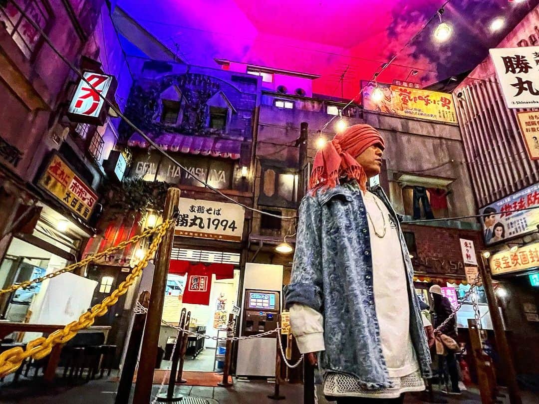 HAN-KUNのインスタグラム：「ラー博で何食べるかターバンが 迷うとこうなる  #新横浜ラーメン博物館」