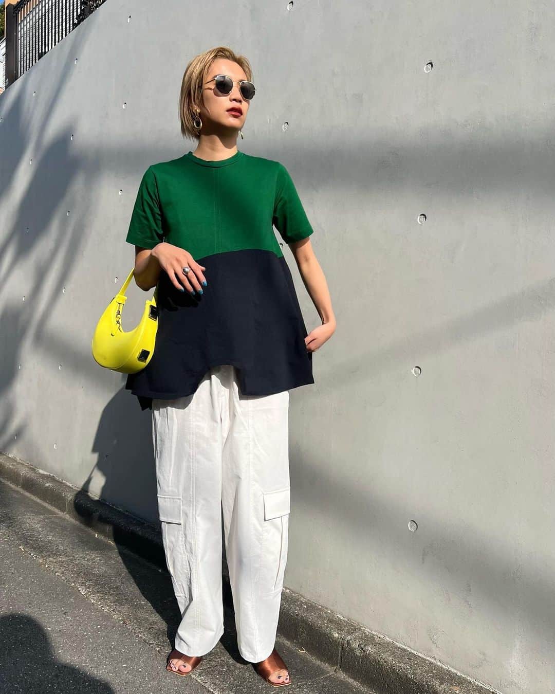 のインスタグラム：「暑いからもう半袖。 みんなも半袖？ @un3d_official ドッキングTシャツ おもしろいデザインでかわいい💚🖤 【BIOFUSION?】のオーガニックコットンでとても着心地がよろしいです🫰🏽  @un3d_official @un3d_store #UN3D2023SS #pr #ootd #asuca_fashion #UN3D」