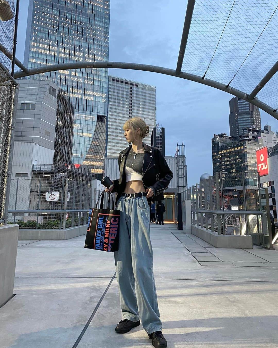のインスタグラム：「🟦」