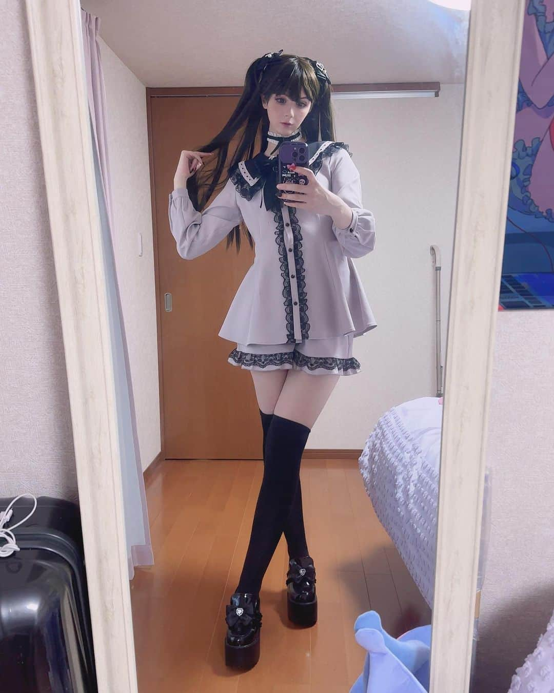 Hirari Ann（ヒラリー アン）のインスタグラム：「Dark hair is so cute 💕😭 I feel like a princess 👑💕  #コスプレイヤー #地雷 #jfashion」