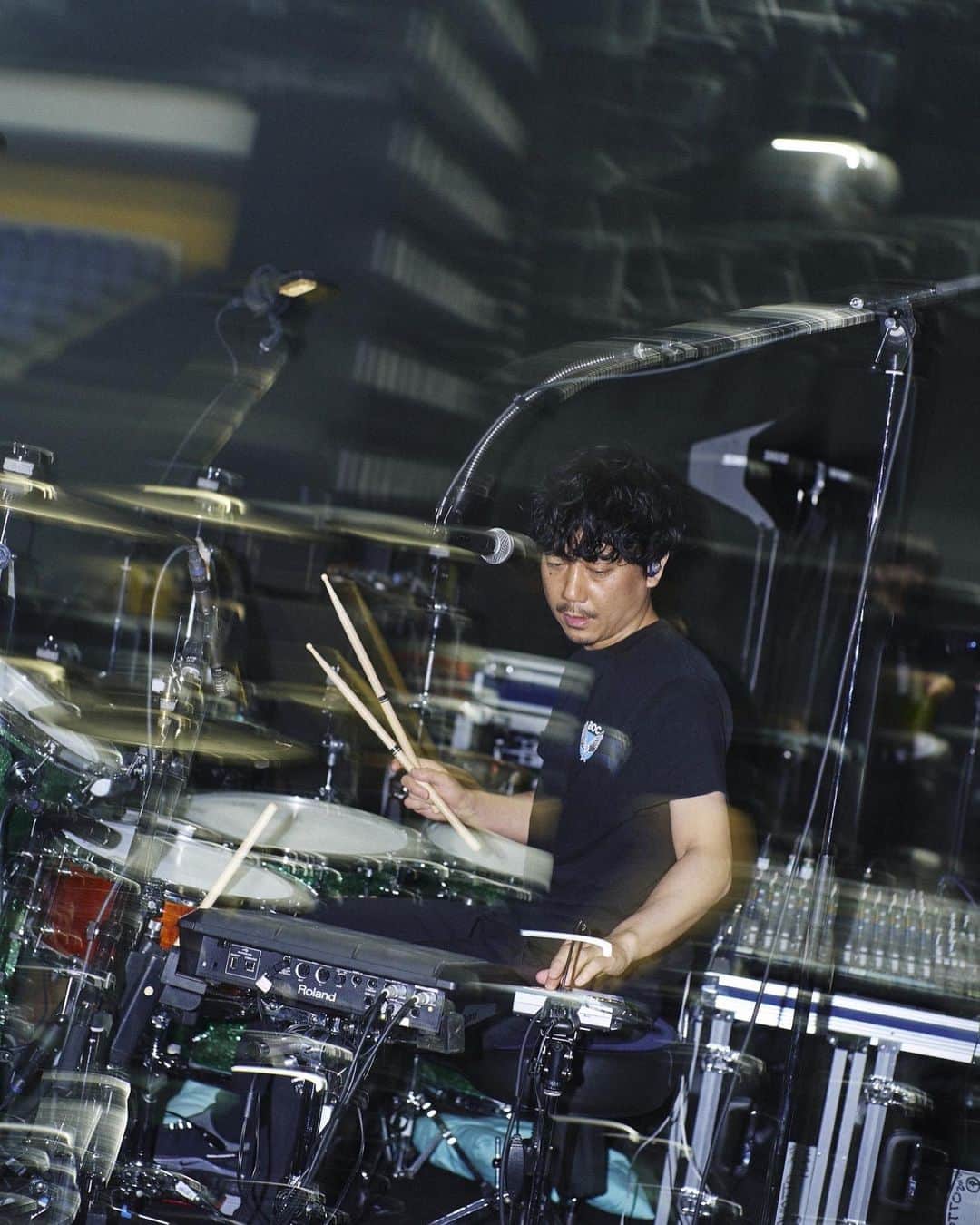 BUMP OF CHICKENさんのインスタグラム写真 - (BUMP OF CHICKENInstagram)「2023/4/20 BUMP OF CHICKEN TOUR 2023 be there @ HOKKAIDO PREFECTURAL SPORTS CENTER HOKKAI KITAYELL  Photo by @yoshiharuota  #bethere」4月20日 18時00分 - bumpofchickenofficial