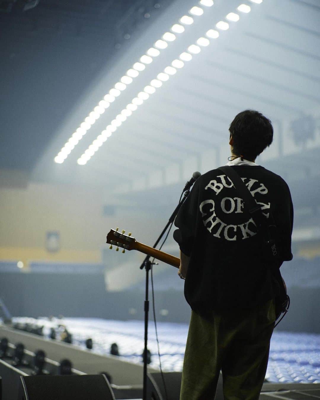BUMP OF CHICKENのインスタグラム：「2023/4/20 BUMP OF CHICKEN TOUR 2023 be there @ HOKKAIDO PREFECTURAL SPORTS CENTER HOKKAI KITAYELL  Photo by @yoshiharuota  #bethere」