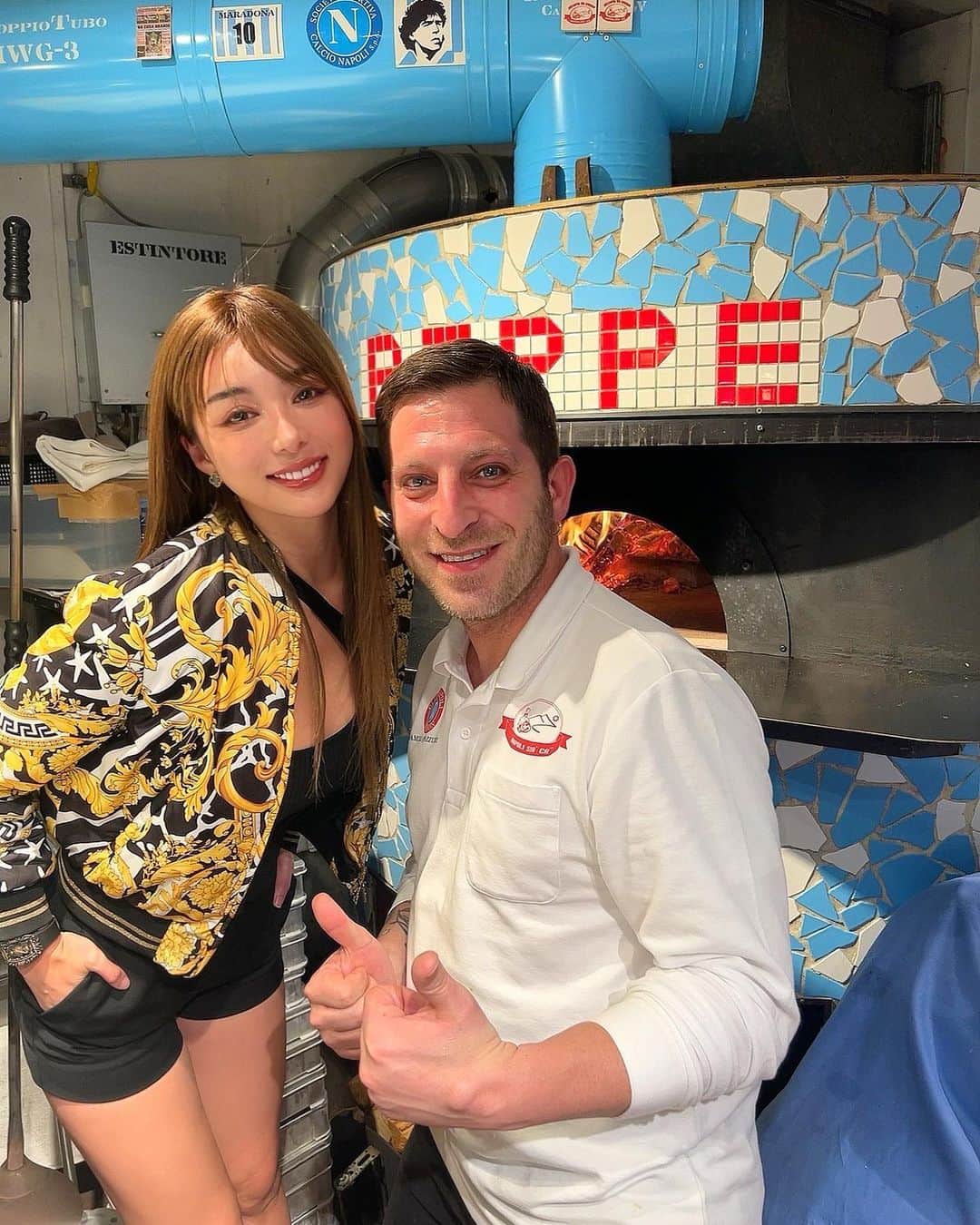 濱野りれさんのインスタグラム写真 - (濱野りれInstagram)「本場のナポリピッツァを食べに 【ナポリスタカ】神谷町 イタリアの格付誌「ガンベロ・ロッソ」受賞や、食べログピザ100名店常連な超有名店です！  シェフのペッペちゃん、気さくで素敵なシェフでした❣️ イタリア気分を味わえたよー😊  【Napolistaca】in Tokyo🇮🇹 Goigng to eat authentic Neapolitan pizza! It is a famous Italian restaurant that has been awarded by the Italian rating magazine "Gambero Rosso". Also, it has been featured in the media in Japan too! I miss Italia soo much🥹🇮🇹  #napolistaca #napolistacapeppe #tokyoitalian #tokyoeats #tokyogourmet #gourmet #gourmetfood #foodie #foodielife #tokyofoodie #gastronome #gamberorosso #pizzeria  #ナポリスタカ #ナポリスタカ神谷町 #東京グルメ #イタリアン #ナポリピッツァ」4月20日 18時18分 - riregram