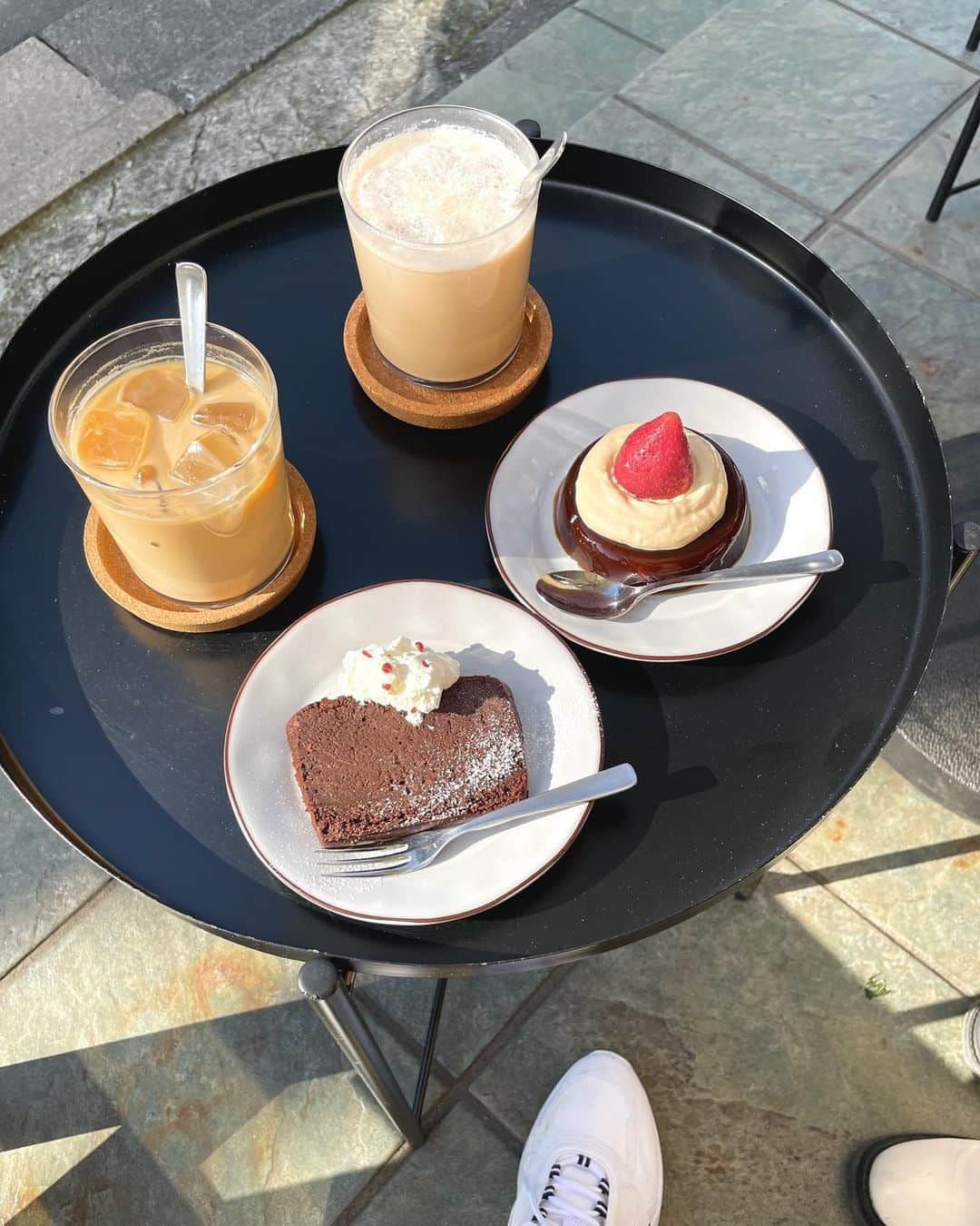 瀬名ひなのさんのインスタグラム写真 - (瀬名ひなのInstagram)「ひさびさのカフェ活! (古い?)  テラス席が心地良さそうでふらっと入ったら、 まさかのトイレに足洗い場あって隣に礼拝室?(prayer room)もあってびっくり…  これからこういうカフェも増えていくんだろうか🤔?  bottomsはSHEIN! これは大人ナチュラル? なのか?? ストレッチ性あるのに生地しっかりめで この夏大活躍しそう✔️✔️  スニーカーはこの前紹介したPUMA👟  🔍商品番号 :  13788860 (ボトムス)  @sheinofficial @shein_japan  #SHEINforAll #SHEINmusicfest #SHEINpartner  #SHEIN #今日のコーデ #OOTD #puma_atsuzoko #PUMA厚底 @pumajapan  @abc_mart_japan @narrow_official #春服コーデ #柄シャツコーデ #春服  Photo by ゆきりん @y.k.rin___n12」4月20日 18時13分 - hinan0n