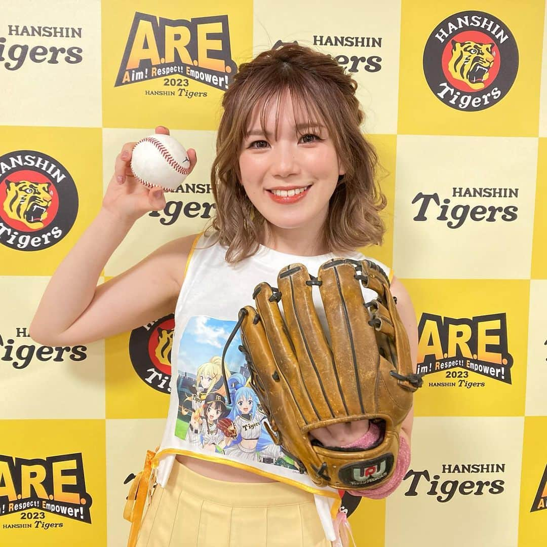 阪神タイガースさんのインスタグラム写真 - (阪神タイガースInstagram)「本日の試合前には、アニメ『この素晴らしい世界に祝福を！』シリーズの主題歌を担当されている#Machico さんにグラウンドでのミニライブ、始球式を行なっていただき、甲子園球場を盛り上げていただきました！ #この素晴らしい世界に祝福を  #Machico #阪神タイガース  #ARE」4月20日 18時21分 - hanshintigers_official