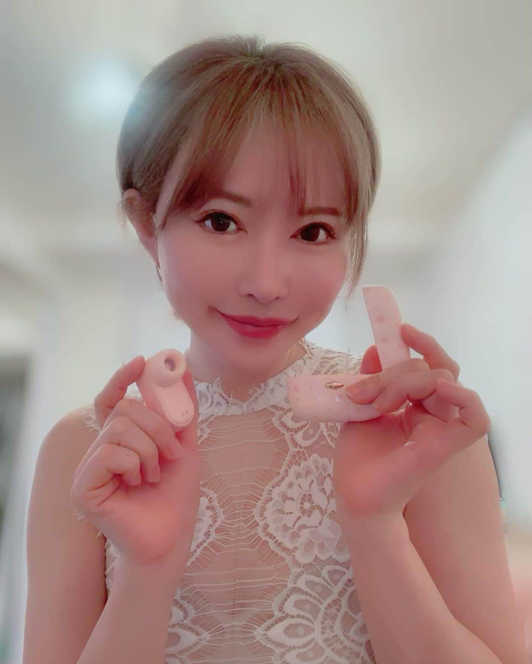 里美ゆりあさんのインスタグラム写真 - (里美ゆりあInstagram)「桜みみき🌸の可愛いコロンとしたローター🥰  お部屋にちょこんと置いてても気にならない可愛さが素敵💕  持ち歩きでbagの中でいきなり振動しちゃう恐れもなし笑  男性から女性にプレゼント🎁するのも良いね✨  5段階の振動で私は4段階目の振動が良かった❤️😛  https://www.beyourlover.co.jp/Mimiki-sakura  #BeYourLover #吸うやつイヤホン #吸うやつ #みみき#桜#桜みみき#セルフプレジャー #セルフプレジャーアイテム #フェムテック #セルフケア #オーガズム #ラブグッズ #大人のおもちゃ #女性向け #フェムケア #性の悩み #夫婦の営み #マンネリ解消 #レス妻 #レスられ妻 #夜の営み #自分磨き #レス夫婦」4月20日 18時29分 - satomiyuria