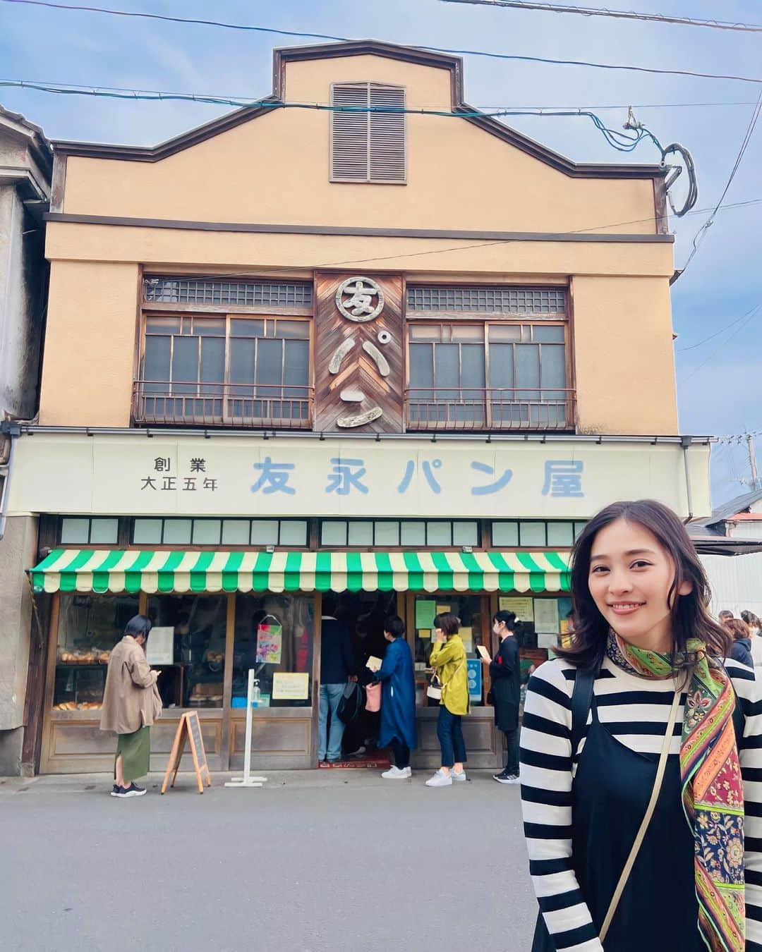 前田友香さんのインスタグラム写真 - (前田友香Instagram)「#友永パン屋  レトロな感じのお店と 昔ながらのパン 人気で行列✨  焼きたての あんぱん最高やった！ また行きたいな🌟  #パン屋 #別府グルメ  #別府 #別府観光 #別府日記」4月20日 18時39分 - yukamaeda.maeyuka