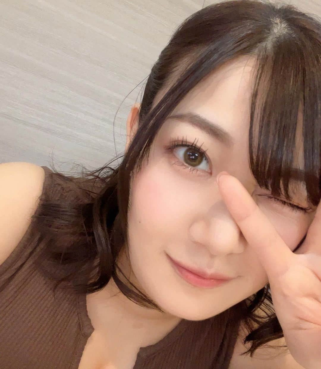 小梅えなさんのインスタグラム写真 - (小梅えなInstagram)「ねぇ、フォロワーさん11万人いってた！！ 応援してくれてありがとう😍😍😍 みんな大好きだぞ😘︎💕︎  #小梅えな #えなっち #enakoume #フォロワー #11万人 #ありがとう #av女優 #jav」4月20日 18時42分 - ena__koume