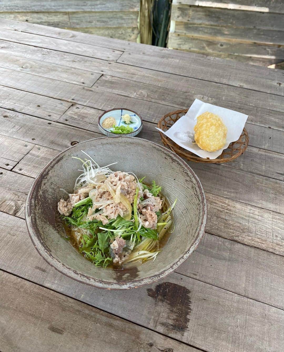 末吉 瞳のインスタグラム：「麦縄の里まさご屋🌿  自然の中でたべるそうめん 美味しかったな〜  #香川 #香川旅行 #香川カフェ  #香川グルメ #麦縄の里まさご屋」