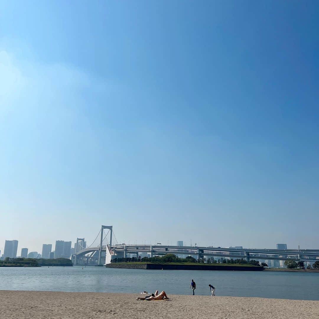 ちとせよしののインスタグラム：「おだいばビーチ良かった🏖 #お台場」