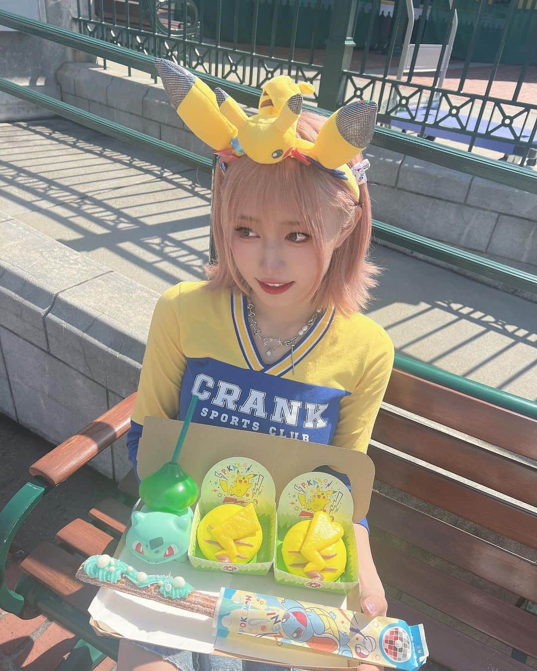 のインスタグラム：「ㅤㅤㅤㅤㅤㅤㅤㅤㅤㅤㅤㅤㅤ ㅤㅤㅤㅤㅤㅤㅤㅤㅤㅤㅤㅤㅤ 朝一に行ったら全部あったよ❤️‍🔥ㅤㅤㅤㅤㅤㅤㅤㅤㅤㅤㅤㅤㅤ ㅤㅤㅤㅤㅤㅤㅤㅤㅤㅤㅤㅤㅤピカチュウまんピザ味でおいしーㅤㅤㅤㅤㅤㅤㅤㅤㅤㅤㅤㅤㅤ ଘ꒰ ⸝⸝ᴗ͈ ̫ ᴗ͈⸝⸝꒱ ㅤㅤㅤㅤㅤㅤㅤㅤㅤㅤㅤㅤㅤ ㅤㅤㅤㅤㅤㅤㅤㅤㅤㅤㅤㅤㅤ  ㅤㅤㅤㅤㅤㅤㅤㅤㅤㅤ#usj #ユニバ #ユニバーサルスタジオジャパン #universalstudiosjapan #ポケモン #ポケモンコラボ ㅤㅤㅤㅤㅤㅤㅤㅤㅤㅤㅤㅤㅤ #pokemon #pokémon #ユニバカチューシャ #ユニバフード」