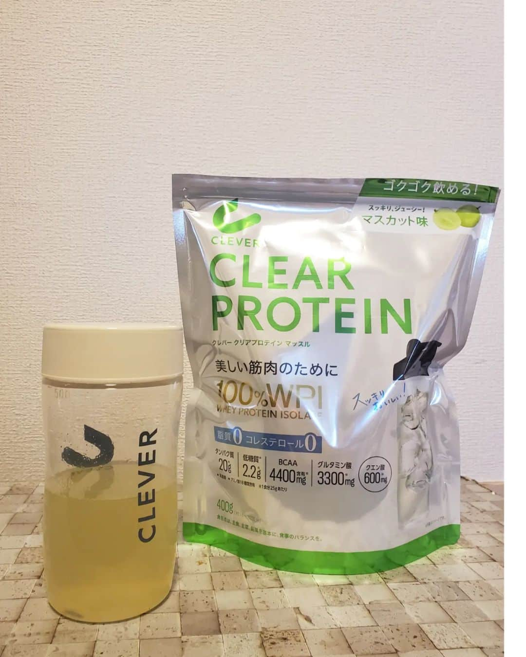 杏奈さんのインスタグラム写真 - (杏奈Instagram)「最近はランニング後のリカバリーに @clever_protein_official のクリアプロテインを活用してます🏃🏼‍♀️  私は毎日必ずプロテインを飲む習慣があるんですが、激しい筋トレやランニングのあとには毎日の1杯にプラスしてもう1杯飲むようにしています。 それは身体を大きくするなどの目的ではなく、筋肉の修復に必要なタンパク質、失ったミネラルやビタミンを補給する為です♪ クレバーなら疲労回復にも効果的なクエン酸、BCAA、グルタミン酸も含まれているのと、味もスッキリとしたマスカット味でランニング後もスポーツドリンク感覚でグビグビ飲めちゃうところもお気に入り♡  ランニング好きさんにオススメなので是非みなさんもお試しあれ〜🤗💓  #cleverprotein#clever#pr#protein#running#runner#クレバー#クレバープロテイン#プロテイン#クリアプロテイン#クレバークリアプロテイン#プロテイン感ゼロ#脂質ゼロ#コレステロールゼロ#トレーニング#ランニング#トレーニング女子#ランニング女子#スポーツ#スポーツ女子#理想的なカラダへクレバーな選択」4月20日 18時55分 - anna97114