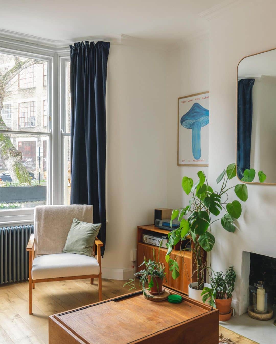 The Modern Houseさんのインスタグラム写真 - (The Modern HouseInstagram)「#forsale Best of Both: a welcoming apartment in Deptford, south-east London, bringing together Victorian proportions and contemporary detailing.  Follow the link in our bio to see the full sales particulars.  Rolt Street, London SE8.」4月20日 18時57分 - themodernhouse