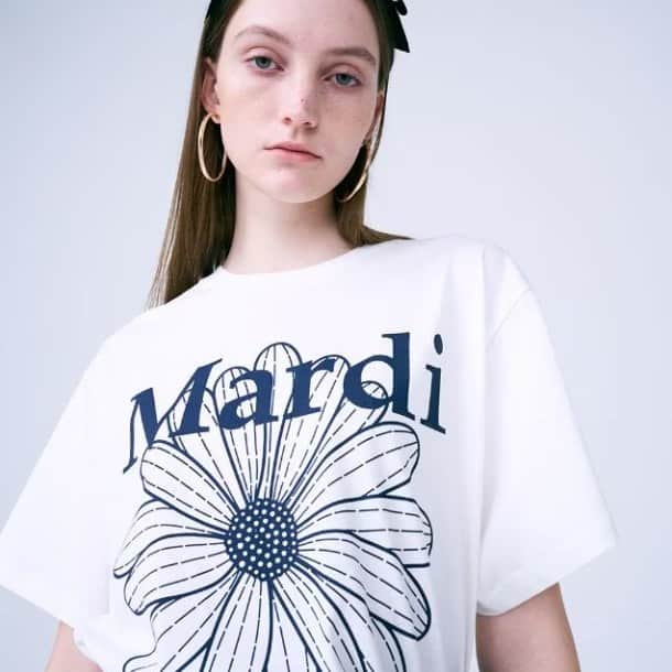 qoo10japanさんのインスタグラム写真 - (qoo10japanInstagram)「💗MOVE byQoo10💗  画像をタップすると商品ページに飛べるよ👆🛒  flower ロゴ 半袖 Tシャツ [7タイプ]/Mardi Mercedi  Item No.商品番号 : 1038827621  ー・－・－・－・－・－・－・－・  Qoo10アカウントでは 新作韓国コスメの情報はもちろん、 Qoo10で販売されている商品にまつわる情報を 毎日お届け！ぜひフォローしてチェックしてね❤ @qoo10.official  #qoo10 #qoo10move #キューテン  ー・－・－・－・－・－・－・－・ #mardimercedi #マルディメクルディ #夏コーデ #デニムコーデ #tシャツコーデ」4月20日 19時00分 - qoo10.official