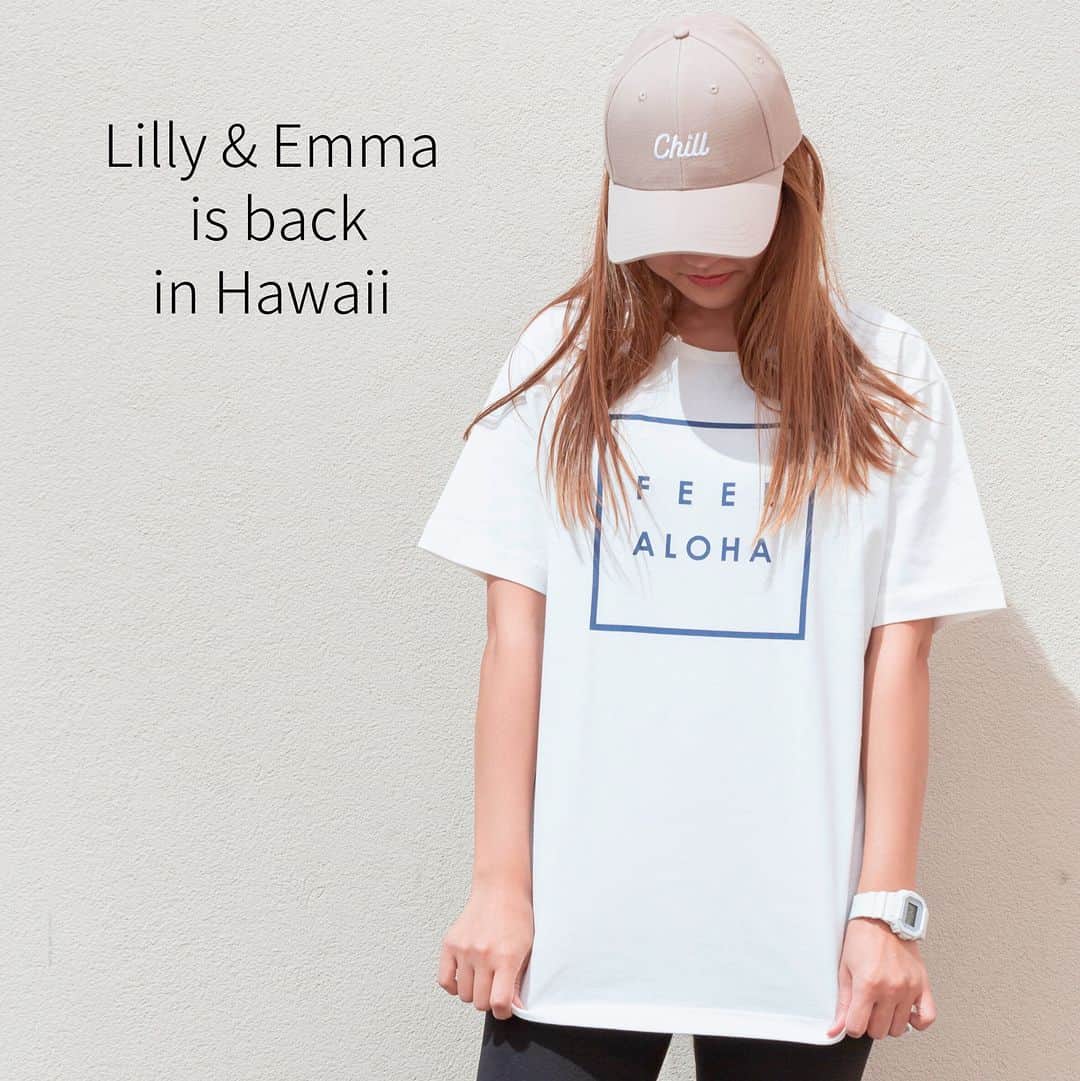 Lilly and Emmaのインスタグラム：「👗ALOHA👗  多数のお問い合わせをいただいておりましたLilly & Emmaが、ワイキキ・ショッピング・プラザ1階のハミルトンブティックで、人気アイテムのFEEL  ALOHAシリーズ、キャップ、トートバッグなどを期間限定販売！夏のコーディネイトにぴったりのアイテムを手に入れて、ハワイの旅をさらに楽しんでみませんか？  #lillyandemma #hawaii #feelaloha #aloha #tshirts #hawaiitrip #beach #hawaiistagram #リリエマ #ハワイ #ハワイに行きたい #ハワイ気分 #ハワイ旅行 #ハワイ女子旅 #ハワイ好き #ハワイ好きな人と繋がりたい #かわいい  #オソロコーデ #リゾートコーデ #ビーチコーデ #Tシャツ  #ワンピース #ドレス #夏コーデ」