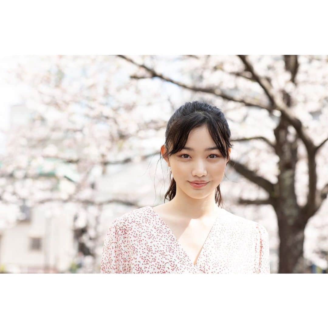 増井湖々のインスタグラム：「. photographer @satoshi_nozaki_   hairmake @koba_jun333」