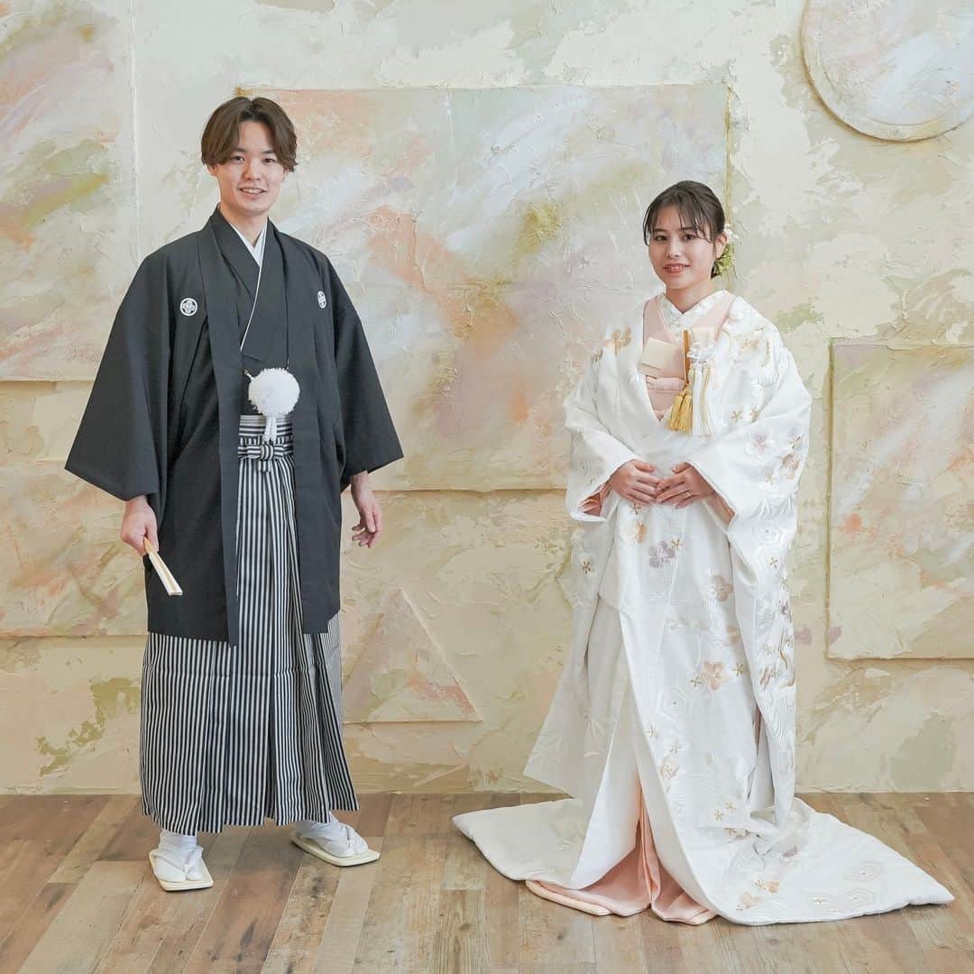 CLAIREのインスタグラム：「和装スタジオ撮影🕊  #クレールブライダルスタジオ #フォトウェディング #結婚式準備 #プレ花嫁 #卒花嫁 #和装ヘア #和装前撮り #前撮り #写真で結婚式 #白無垢 #着物 #ウェディングドレス #結婚写真 #結婚準備 #日本中のプレ花嫁さんと繋がりたい#ウエディングフォト #フォトウエディング #2023春婚 #2023夏婚」