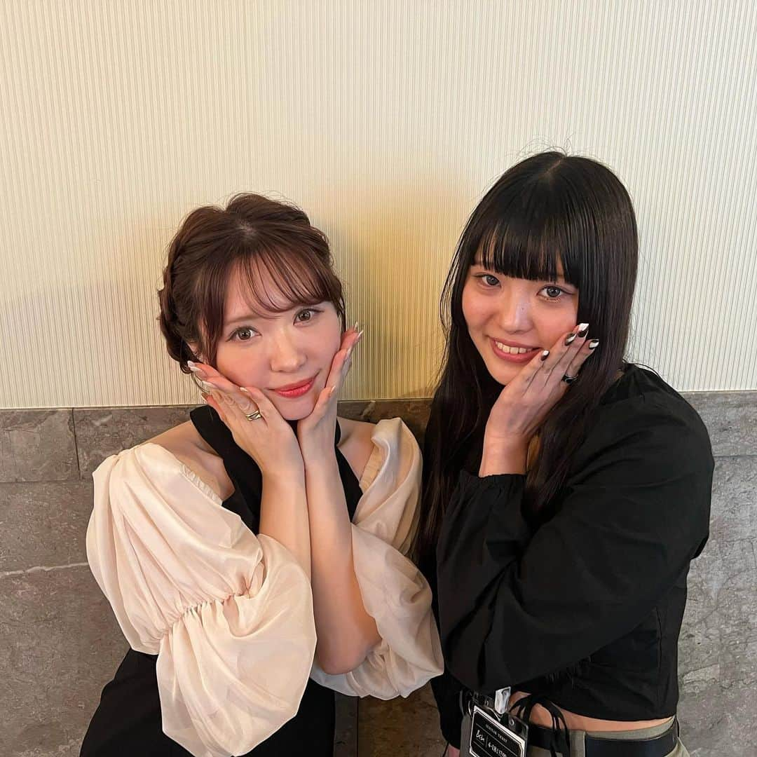 きりざきまいさんのインスタグラム写真 - (きりざきまいInstagram)「. 先日レインビューティーフェスに行って来ました✨💞 可愛いコスメが沢山あって本当に楽しかったし、すごく刺激になった🥹　ふくれなさん、みきぽんさんと写真が撮れて昇天しました👼 写真撮って頂いてありがとうございました❤️‍🔥 #レインビューティーフェス」4月20日 19時09分 - imo_stagram10