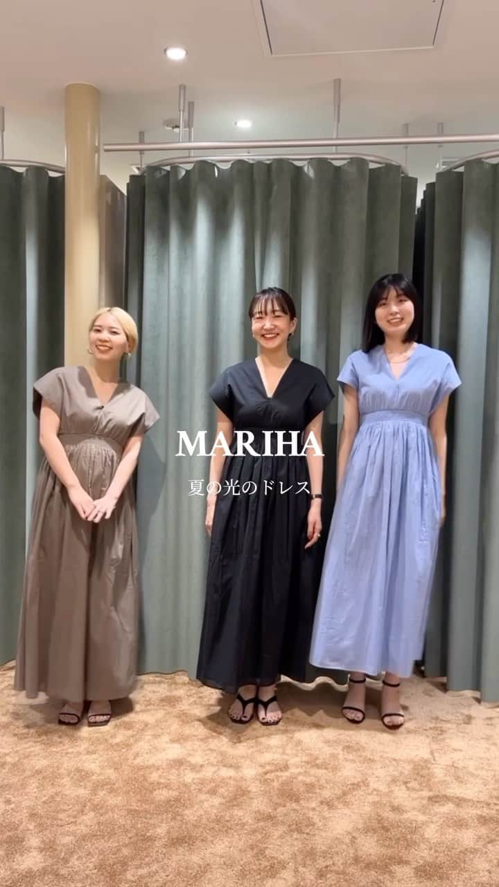 デミルクス ビームス 新宿のインスタグラム：「. MARIHA "夏の光のドレス"  身長別スタイリング👗 ☟  🩵SKY : H 169cm 🖤ONYX : H 163cm (64-26-0228 ¥28,600-)  🩶GREY(別注カラー) : H 157cm (64-26-0229 ¥28,600-) . サイズはいずれも36を着用しています (ワンサイズのみのお取り扱いです) . @mariha_official  #夏ワンピース #サマードレス  #demiluxebeams #demiluxebeams_shinjuku #デミルクスビームス #beams #ビームス」