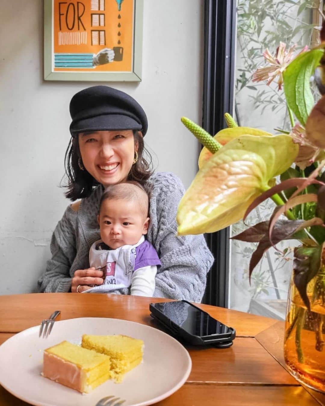 太田彩乃のインスタグラム：「ついこの間までニット着てたのにね🧶 もう暑くて暑くて半袖です。 👶🏻に何を着せたらいいのかが最近の朝の悩みダネ。 長袖はもう暑い？1枚で平気？？ 毎日、天気予報アプリと睨めっこです。笑 . . #初夏 #あっという間にニットの季節は過ぎていきました」