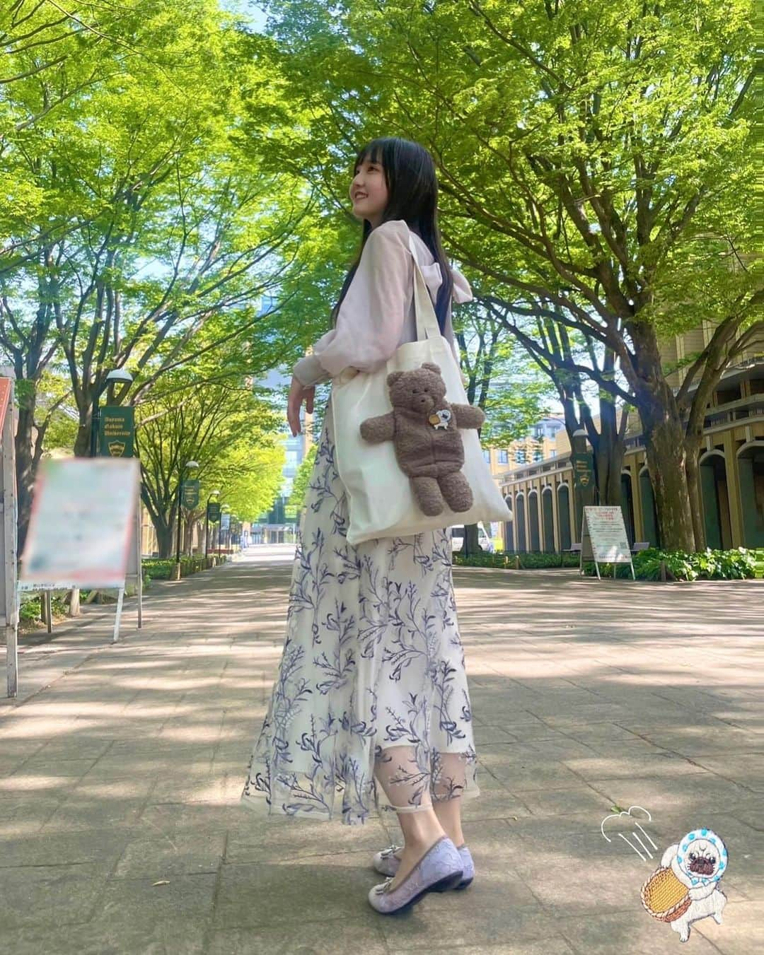 小杉怜子のインスタグラム：「良い天気だった〜🔆‬ 4月も もうすぐ終わっちゃうのか😣  ———————————  【shatkona公式インフルエンサー】  @shatkona_1717 さんのハンドメイド︎作品🐾 『どじょうすくいパグ』-Marimo‘s House  ———————————  これ、かわいすぎる！笑🥹 表情もポーズも愛くるしい…🥺🫶🏻 どじょうすくい…。  この刺繍が手作りなのすごい😳❕ シリーズで揃えたくなりますねえ( - ̫ - )   #青学 #さがキャン #さがキャン好きですよ #いい天気 #春から青学 #ハンドメイドアクセサリー #シャトコナ #ハンドメイド #シャトコナ公式インフルエンサー #ハンドメイドイヤリング #pr  #風強かった」