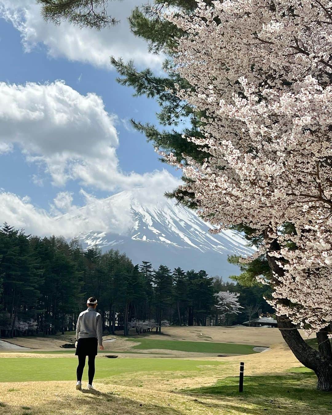 Alyssaさんのインスタグラム写真 - (AlyssaInstagram)「富士山とらおちゃん。  絵になるひとだ🥺✨  #instagolf #golstagram #골프스타그램　#ゴルフ #golf #골프연습 #골프 #ゴルフ女子 #女子ゴルフ」4月20日 19時37分 - alyssa_golf