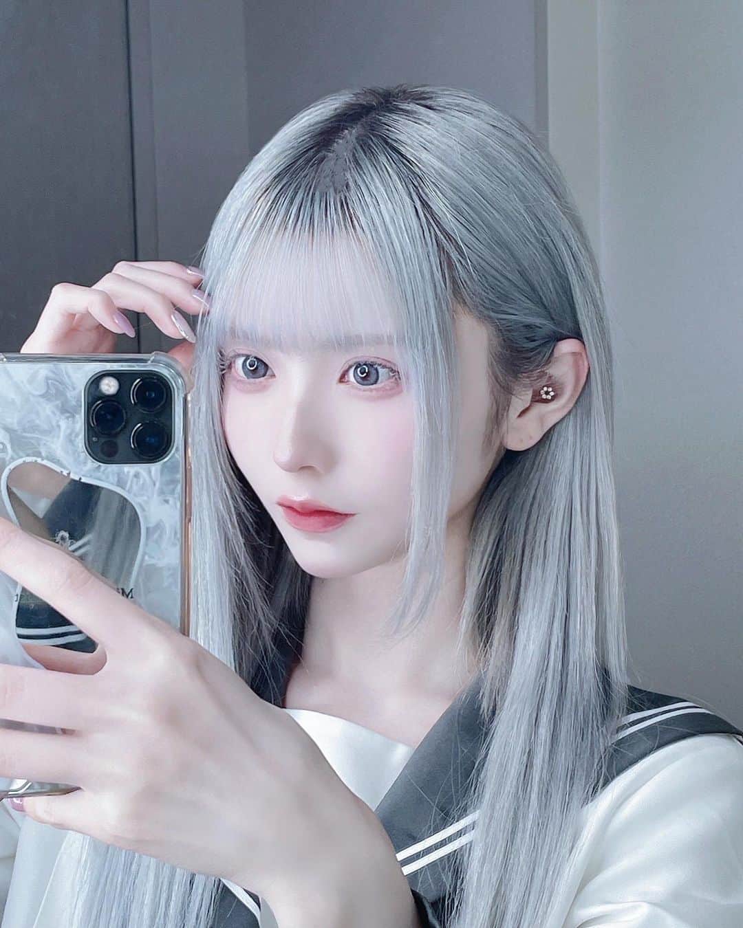 仲川琉菜のインスタグラム：「スマホケースはげてきたのでそろそろ替えたい(と言いつつ面倒臭がりなので当分替えなさそう)」