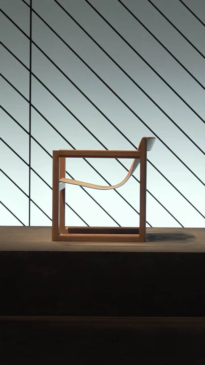 のインスタグラム：「Robust minimalism. Hermès presents its new creations for the home in Milan. The aesthetics of the creations for the home are inspired by the authenticity of their shapes and the innate strength of their minimalism. This is the very essence of design, drawing inspiration from materials and expressed through expert know-how to create durable, contemporary objects that grow more beautiful with the passing years.    To be discovered from April 19-23,  La Pelota, via Palermo 10, Milan.    #ThePowerOfFundamentals #MilanDesignWeek #HermesHome #Hermes」