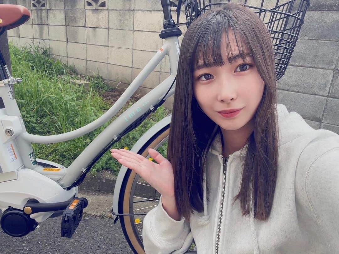 のインスタグラム：「実際にPASを愛用してるのですが、 乗り心地がとても良く、移動の時間も 楽しくなりました！  デザインがオシャレで気分もあがります🎶  今までバスを利用して行っていた場所に 自転車で移動できるようになったので、 節約も運動もできて、とても嬉しいです☺️  #ヤマハPAS #pr #電動アシスト自転車 #電動自転車 #自転車 #pasami」