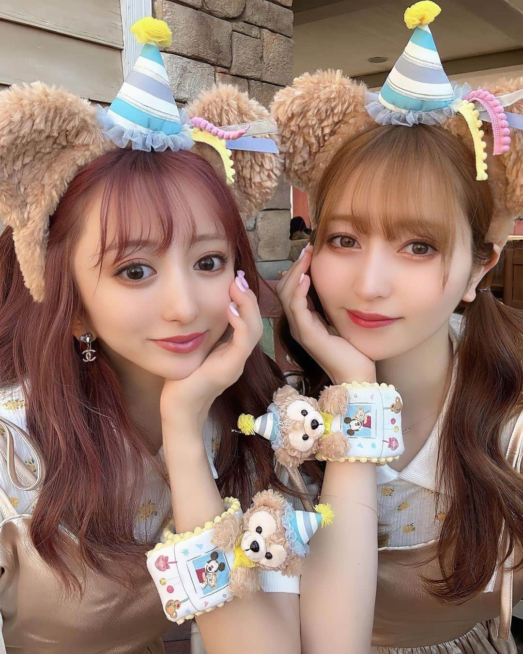 ひなたろす（佐原ひなた）さんのインスタグラム写真 - (ひなたろす（佐原ひなた）Instagram)「ダッフィーコーデ🐻♡  おそろいversionも載せておこう🫶 この写真お気に入り🤩🤳 　  #disneysea #お揃いコーデ #ディズニーコーデ #disneyland #お揃いディズニー #シミラールック #ペアルック #淡色コーデ #ベージュカラー #ダッフィー #ダッフィーコーデ #40周年 #ディズニー40周年 #ディズニーカチューシャ #ダッフィーフレンズ　#ディズニーシー　#ディズニーランド」4月20日 19時39分 - saharahinata