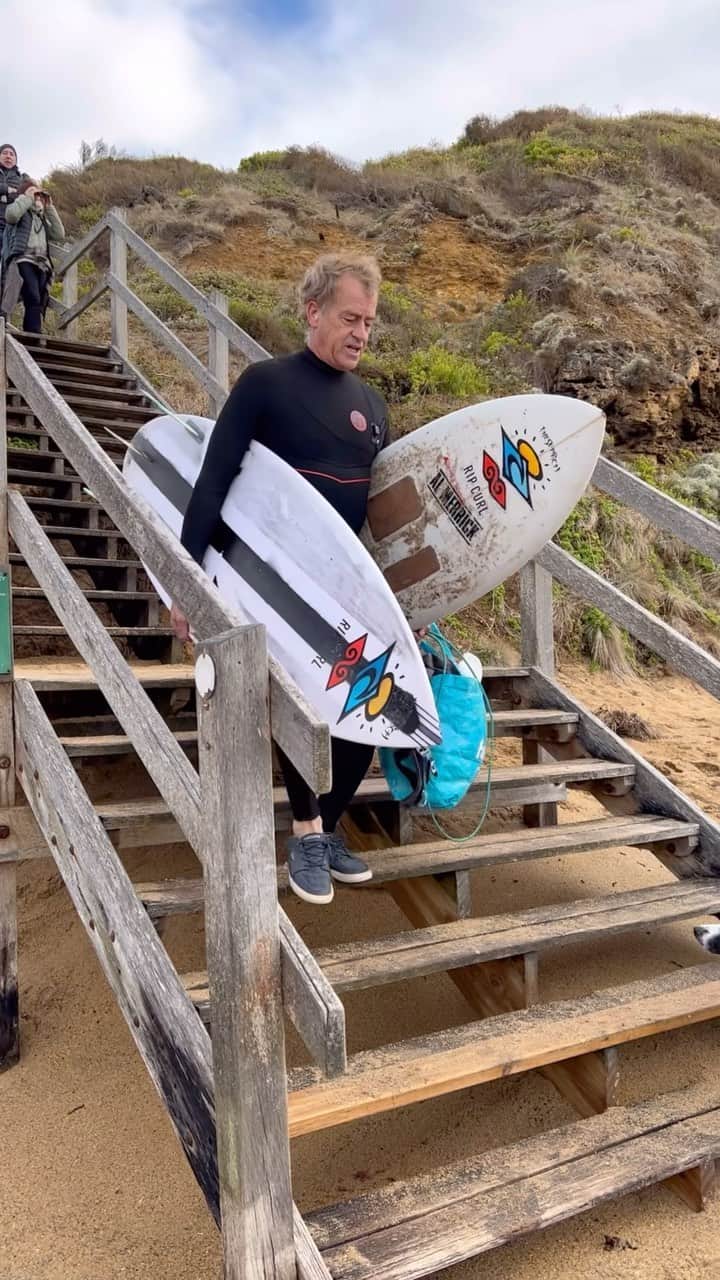 Rip Curl Australiaのインスタグラム：「Fresh off his Heritage Heat with @markocchilupo at the #RipCurlPro Bells Beach, 3x World Surfing Champion @tomcurrenofficial was frothing to get his hands on the brand new FlashBomb Fusion wetsuit.  ⁠ This revolutionary wetsuit uses Dry Seam Technology, reducing the need for stitching. The result? Seams that don’t leak. ⁠ ⁠ TC can now enjoy the Bells Beach lineup for as long as he wants... no matter the weather.⁠ ⁠ Find out more via our bio. ⁠ ⁠ —⁠ ⁠ #RipCurl #TomCurren #FlashBombFusion #Wetsuit #BellsBeach #WorldChampion #Surfing」