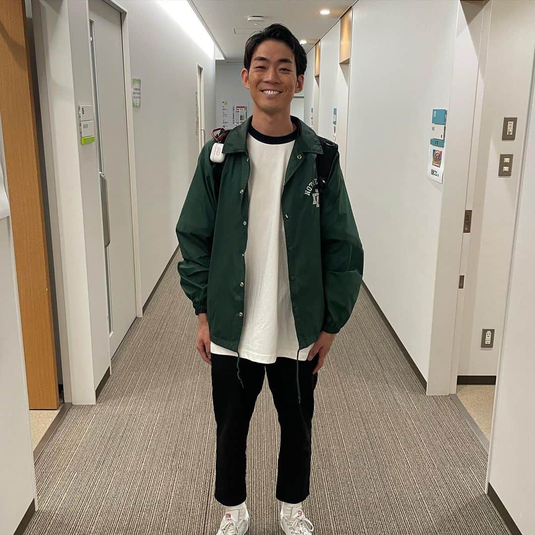皆川勇気のインスタグラム：「1ヶ月にわたる松葉杖生活が終わりました🙇‍♂️🩼 ご迷惑をお掛けした皆様、申し訳ありませんでした。  過度のランニングによる右足かかとの疲労骨折ですが、快方に向かっております🥹  まだしばらくは運動を慎まなければなりませんが、ひとまずご報告です😌  本当に、何事も、やり過ぎには気をつけてまいります🙇‍♂️」
