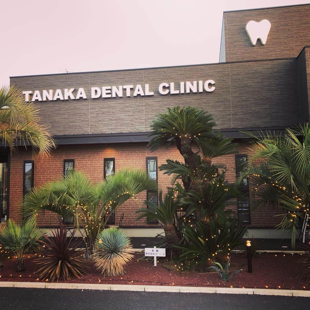 五十嵐恭雄さんのインスタグラム写真 - (五十嵐恭雄Instagram)「ブラジルの大会🇧🇷 遠征のサポートいただきました たなか歯科医院様 @tanaka_dental___clinic @dr______k さんに結果ご報告してきました！🙇  1ヶ月に及ぶブラジル遠征はおかげで充実な日々を過ごせて、大会中は名前を背中に背負い、 共に戦ってきて、銀メダル、銅メダルを獲得することができました！✊  色々と感謝いっぱいです！🙏  引き続き今年も日本代表の権利を勝ち取り、金のメダルを手に入れるように頑張っていきます！💪  たなか歯科医院は 東武伊勢崎線・秩父鉄道線「羽生駅」東口より徒歩５分 にありますのでお近くの方是非チェックしてみてください✍️  #たなか歯科医院 #フレスコボール #Frescoball #Frescobol #BRAZIL #日本代表 #スポーツ #アスリート #athlete #マッスル #muscle #sports #ビーチスポーツ #japan #日本  #羽子板 #筋肉 #パワーアクティ部」4月20日 19時47分 - yasuo_ikarashi_