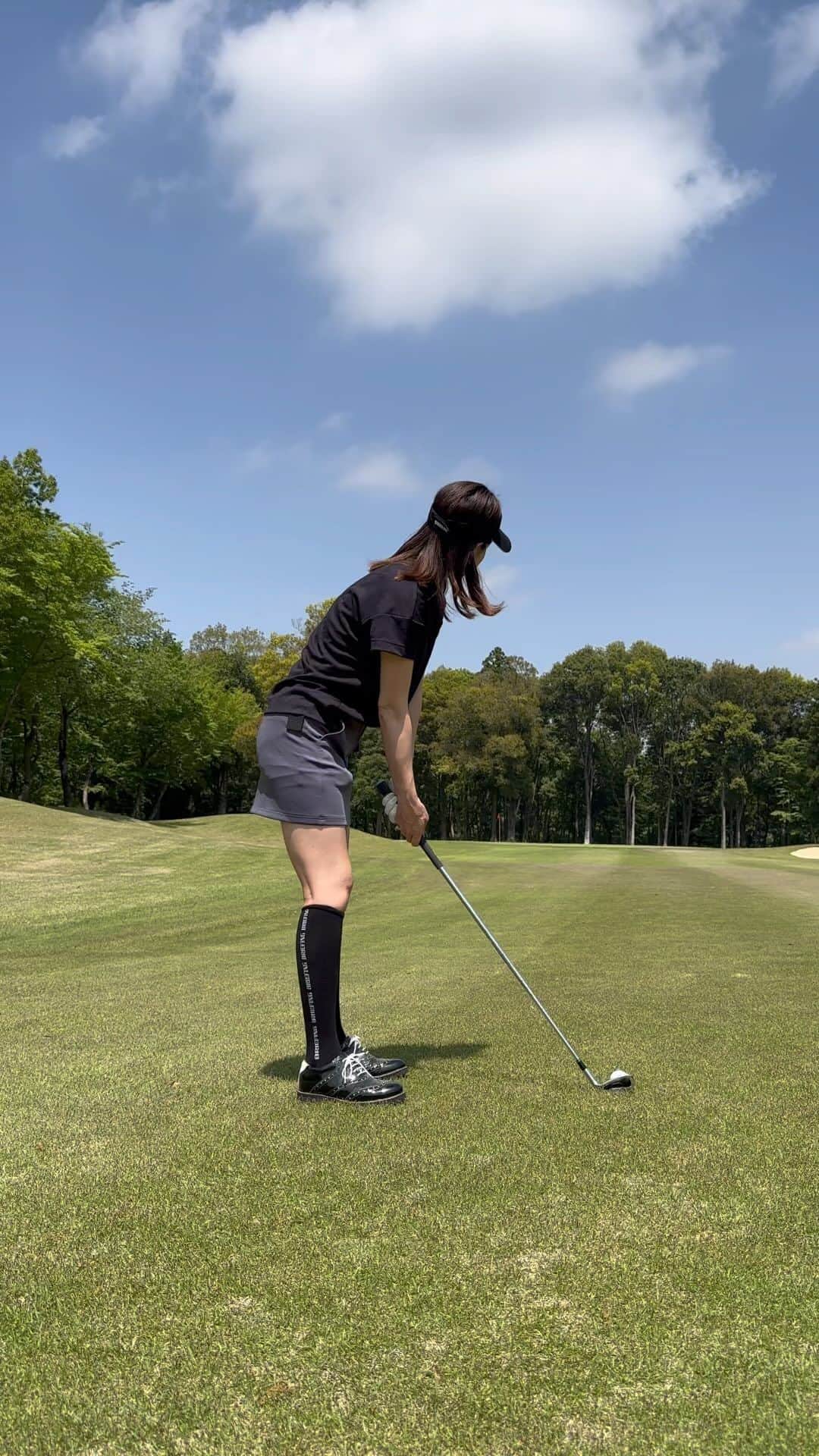 桒原えりかのインスタグラム：「抑えたのにつかまってしまった…🥺  . 🧢👚🩳 @briefinggolf_store_official 👟 @azasgolf ⚾︎: @titleist_japan proV1x   #briefinggolf #azas #ゴルフスイング #ゴルフ女子 #lpga #jlpga #高尔夫 #골프 #golf #golfswing #ゴルフウェア #コーデ #golflife #golflifestyle #女子プロゴルファー #プロゴルファー」