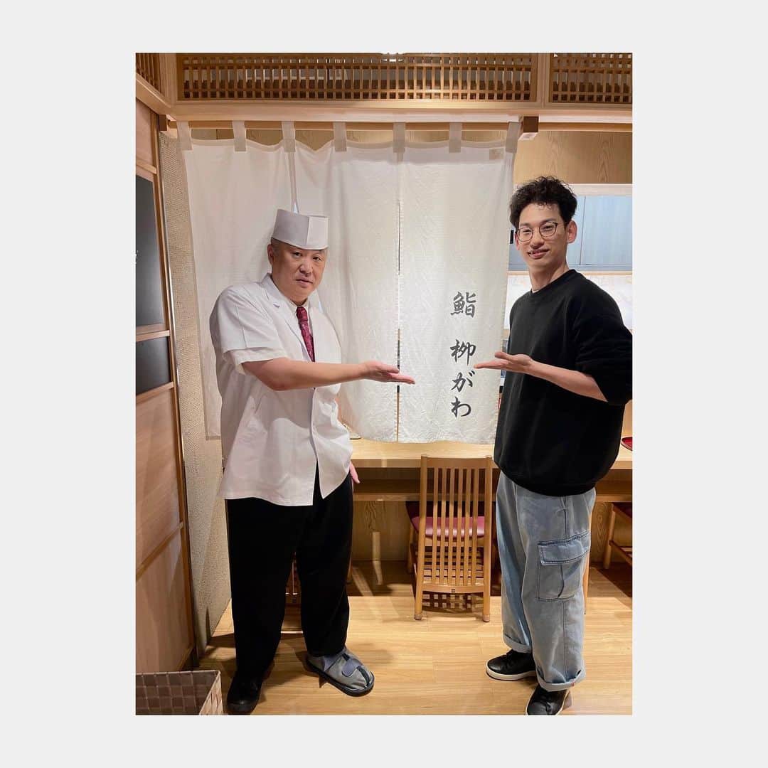 吉田健悟さんのインスタグラム写真 - (吉田健悟Instagram)「8ヶ月ぶりの広島は、等身大の自分を改めて思い出させてくれた。 　 　 自分のやりたい道を進ませてくれた母 いつも本音でぶつかってくれる友達 　 　 どうしてもGLAYに会わせたかった。寄りかかる事の多い自分なりに恩返しをしたかった。 　 そんな御無理を快く受け入れてくださった琢郎さん、照さんには感謝してもしきれません。 　 本当にありがとうございます。 　 　 母とフラッと入った寿司屋、「柳がわ」 大将は仰った。 　 　 例えお客さんがわからない部分でも、突き詰めたい。職人としての誇りがあるから妥協はできない。自分は色々な人に支えられて生きてるということを忘れちゃいけない。 　 どんな職業でも関係ない。 大事なのは日々に、己に誇りを持つ事。 「本当の意味で」相手の話を聞く事。 受けてきた愛情を、人に伝える事。 そうしないとシゴいてくれた先輩に失礼だ。 　 　 帯を締め直しました。 　 　 明日からまた東京で闘います。 相変わらず泥臭い不器用な私ですが 絶対に上に登る。10代の頃の無謀な気持ちを抱いて、勇気を持って。 　 　 ここまでやれているのは応援してくださる皆様のおかげです。本当です。 1人じゃ何もできない自分。時にへこたれそうになる自分をその声援が、奮い立たせてくれる。 　 　 もっと大きな男になります。 　  いや、  　 　 ならなきゃいけない。 　 　   広島を発つ前の最後の食事。ちからの中華そばを添えて。 　 　 　 不恰好でもいいから、人生に夢中に。  　 　 まずは、舞台「ハリーポッター」をフルパワーで。 吉田健悟の楽屋飯はもう少し続きます。 いつもコメントくれる皆様、ほんと〜にありがとう❤️ 　 　  #吉田健悟 #GLAY」4月20日 19時52分 - kennenperm