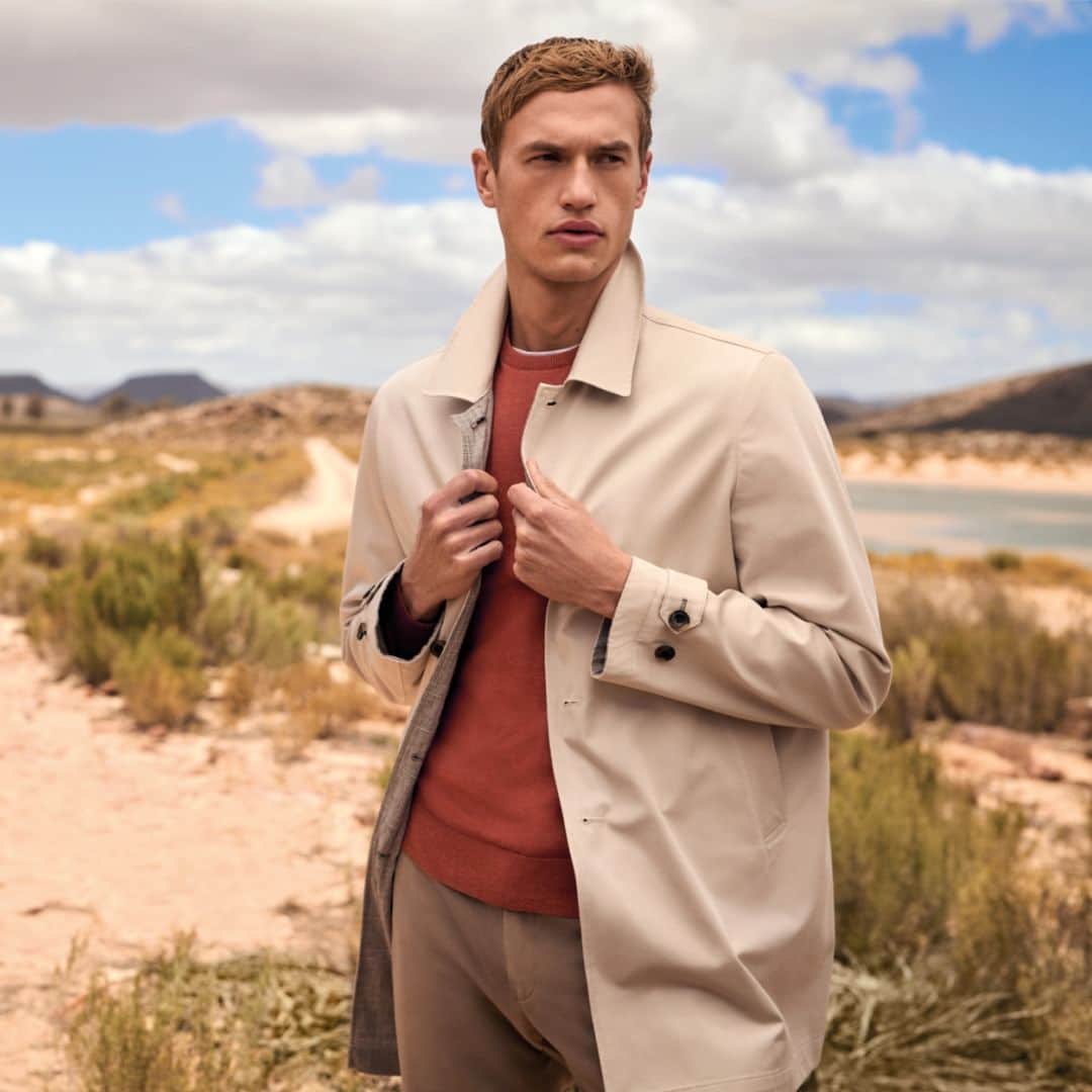 のインスタグラム：「No garment is more quintessentially British than a trench coat.  The Hackett London SS23 collection includes a reversible trench that caters to the unpredictability of spring. Discover it now.   #HowToHackett」