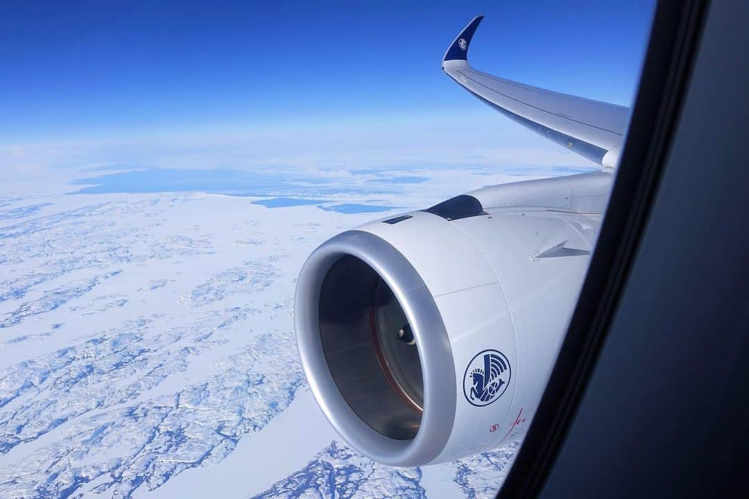エールフランスのインスタグラム：「Enjoying the Canadian landscapes from one of our A350s 🇨🇦  📸 Kenneth Barton  #airfrance #a350 #canada #travel #airplane」