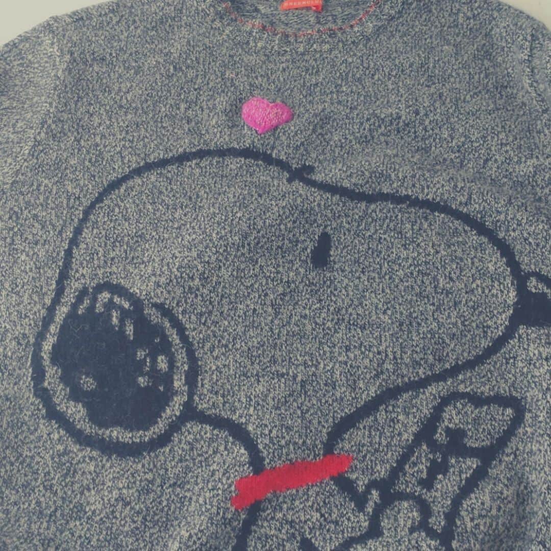 ニコ編みさんのインスタグラム写真 - (ニコ編みInstagram)「無心でできるダーニング(^^♪　今、とあるサイトの動画講座を作っていて、初めてのことだからてんやわんや～💦　その合間にチクチク。　これで来年も着られます(^^♪　母が愛用していたセーターなのでこれからも長く着られたらなぁと思っています。  #ダーニング #かわいいお直し #衣替え #ピンク #ハート #スヌーピー  #BeautifulDarning #mending #cute #follow #happy #instagram #instagood #supporthandmade #NEW #手芸 #毛糸 #ニコ編み #smileycrochet #編み物好きさんとつながりたい」4月20日 20時12分 - warmy_crochet